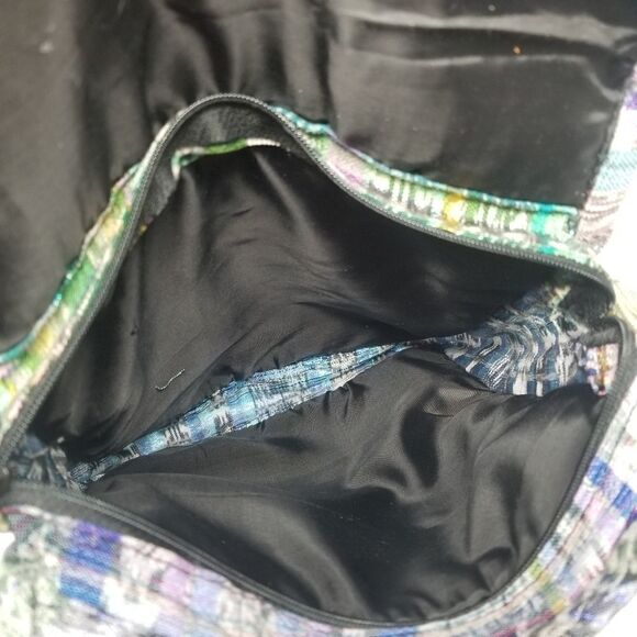 Beautiful floral embroidered crossbody bag. - Picture 7 of 14